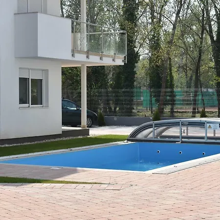Borka Medences Apartman * Шиофок