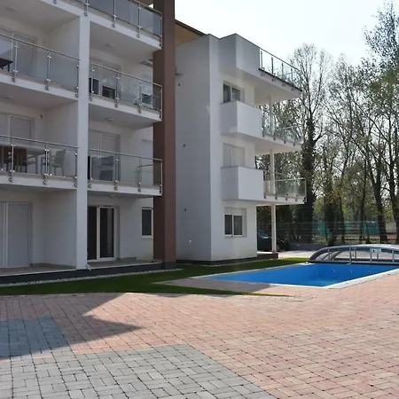 Borka Medences Apartman Апартаменты *